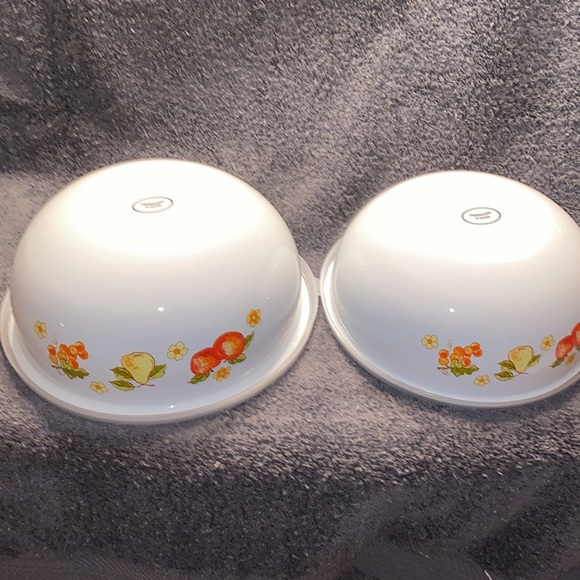 Metal Enameled Kitchen Bowls with Lids Never used - Picture 4 of 8